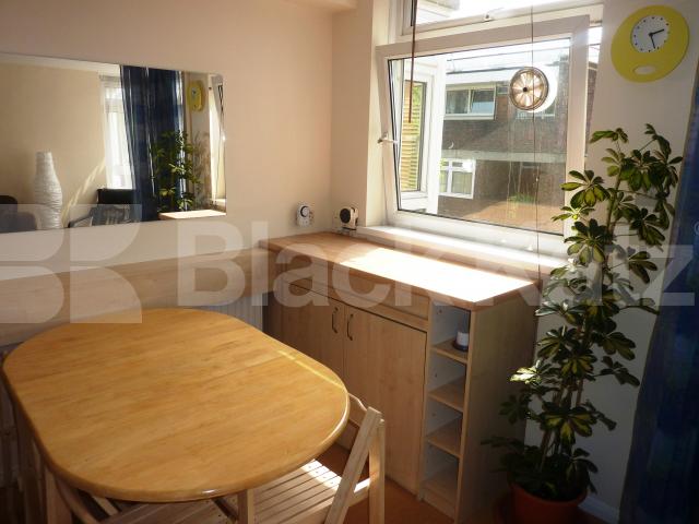 			NEAR REGENTS PARK-PRIMROSE HILL , 2 Bedroom, 1 bath, 1 reception Flat			 Kingsland,Broxwood Way, ST JOHNS WOOD